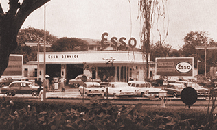 1963 में मुंबई में एस्सो रिटेल आउटलेट
